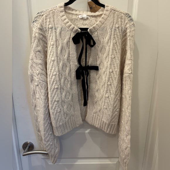 NWT Blu Pepper Cream Cable Knit Sweater with Black velvet Ribbon close - S - Picture 2 of 13